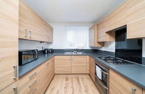 Gravesend Casa | Charming 2-Bedroom House in Northfleet