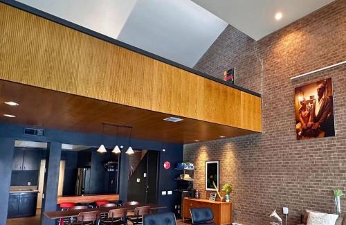 Greenway Plaza-Upper Kirby Casa | Chic In The City