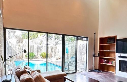 Greenway Plaza-Upper Kirby Casa | Chic In The City