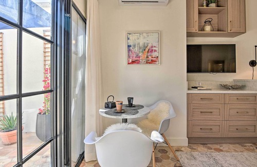 Pacific Palisades Apartamento | Chic & Intimate Studio ~ 5 Mi to Santa Monica
