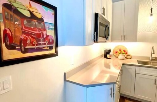 Portsmouth Apartamento | Chic Loft-Style Condo in Downtown Portsmouth