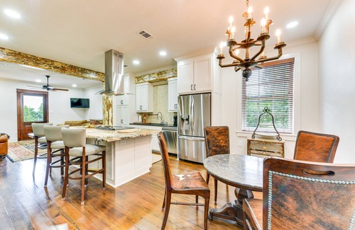 New Roads Apartamento | Chic Louisiana Retreat - Balcony & River Views!