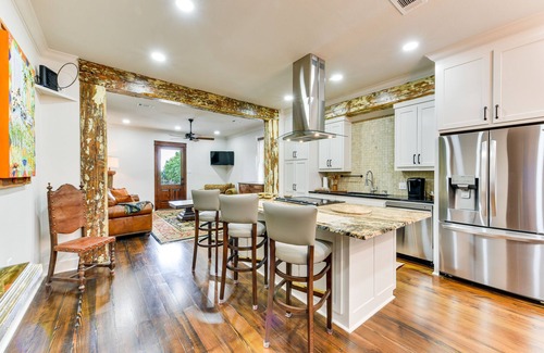 New Roads Apartamento | Chic Louisiana Retreat - Balcony & River Views!