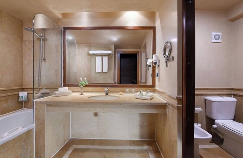 Dahab Hotel | Chic & Luxurious Room with Balcony Overlooking Red Sea and Mount Sinai