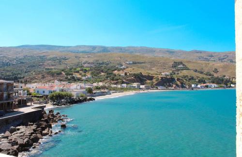 Paleopolis Apartamento | Chic Magnificent Sea View Suite
