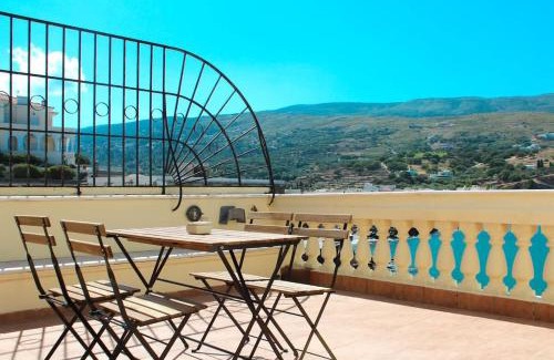 Paleopolis Apartamento | Chic Magnificent Sea View Suite