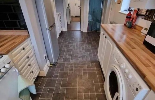 Droylsden Casa | Chic Manchester Home, Free Parking, Sleeps 6