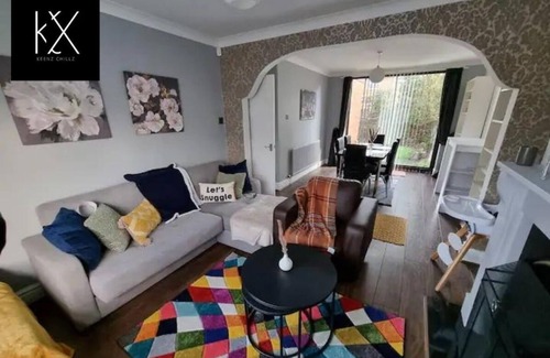 Droylsden Casa | Chic Manchester Home, Free Parking, Sleeps 6