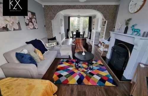 Droylsden Casa | Chic Manchester Home, Free Parking, Sleeps 6