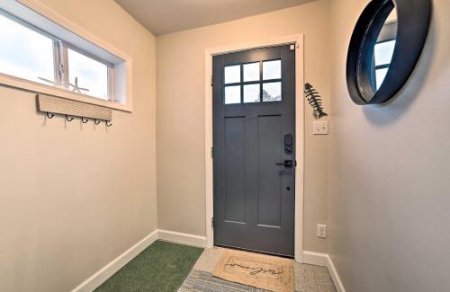 Manistee Casa | Chic Manistee Cottage Steps to Lake Michigan!