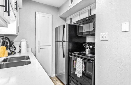 Brentwood Apartamento | Chic Meets Comfort: 1BR Austin Apt Near Downtown