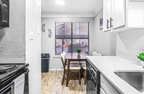Brentwood Apartamento | Chic Meets Comfort: 1BR Austin Apt Near Downtown