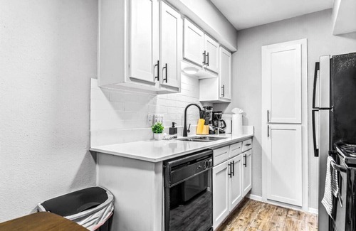 Brentwood Apartamento | Chic Meets Comfort: 1BR Austin Apt Near Downtown
