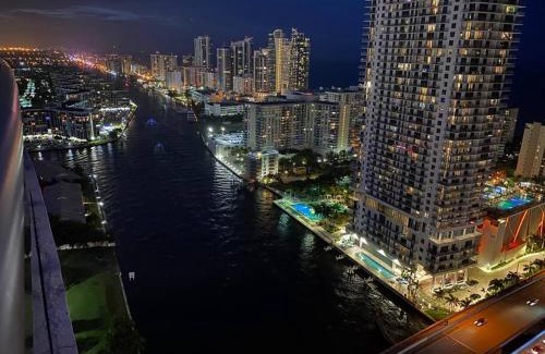 Hallandale Beach Apartamento | Chic Miami Beach Stay, Comfort, Style & Sea Views -A