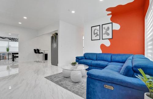 Golden Glades Casa | Chic Miami Escape- 4 Bedrooms, Game Room, Fire Pit, Pergola