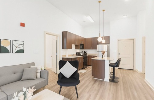 Five Points South Apartamento | Chic Mid-Rise Apartment | 2BR Getaway