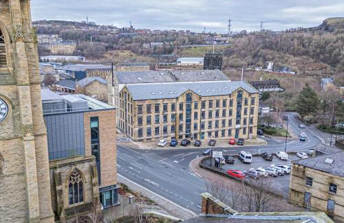 Halifax Casa | Chic Mill conversion beside Piece Hall & Eureka!