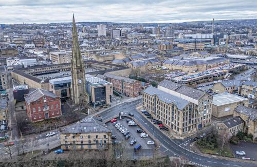 Halifax Casa | Chic Mill conversion beside Piece Hall & Eureka!
