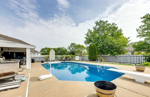 Dardenne Prairie Casa | Chic Missouri Retreat - Pool, Fire Pit & Grill!