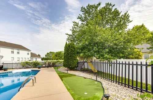 Dardenne Prairie Casa | Chic Missouri Retreat - Pool, Fire Pit & Grill!