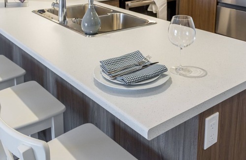 Courtenay Casa | Chic Modern Apartment