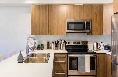 Courtenay Casa | Chic Modern Apartment
