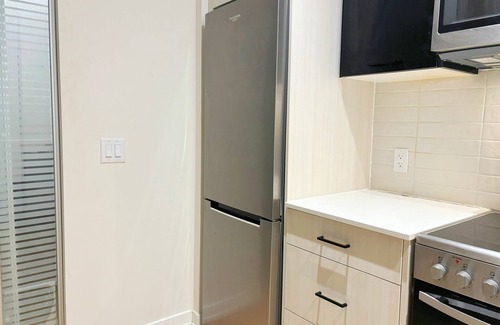 Harwood Condominio | Chic & Modern Condo in Midtown Toronto | Prime Location.. Monthly Rental