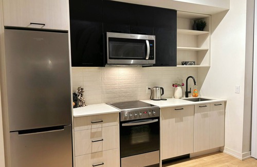 Harwood Condominio | Chic & Modern Condo in Midtown Toronto | Prime Location.. Monthly Rental
