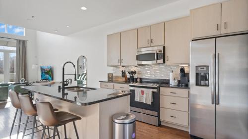 East Market District Apartamento | Chic Modern Condo in the Vibrant NuLu District