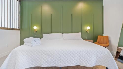 East Market District Apartamento | Chic Modern Condo in the Vibrant NuLu District