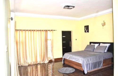 Freetown Casa | Chic Modern Getaway