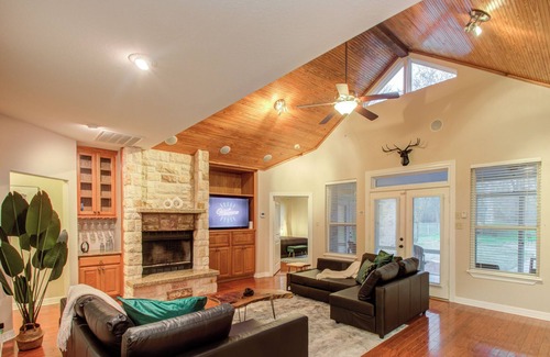 Pointblank Casa | Chic & Modern Getaway Ranch-Lake Livingston View! Houston/Dallas/Austin Getaway