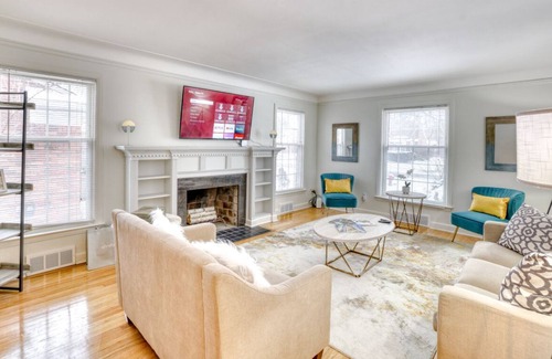 Southfield Casa | Chic Modern Home - Family Friendly - Garage & Pool