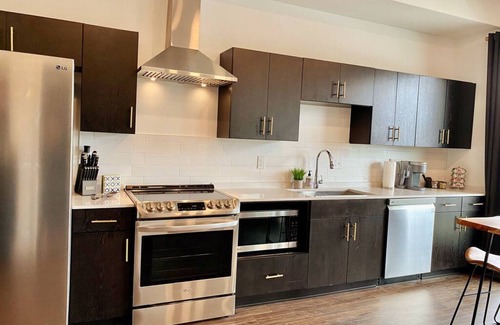 Edgehill Condominio | CHIC Modern Nashville Condo ★ POOL, PATIO, PARKING
