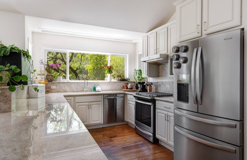 Grass Valley Casa | Chic Modern Victorian Farmhouse secluded yet 5 min from Downtown Nevada City