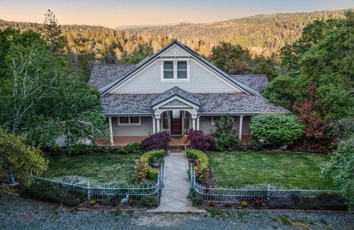 Grass Valley Casa | Chic Modern Victorian Farmhouse secluded yet 5 min from Downtown Nevada City