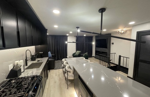 Vernon Chalet De Esquí | Chic Mountain Creek Chalet – 2 BDR in Great Gorge Village, Amenities Galore!
