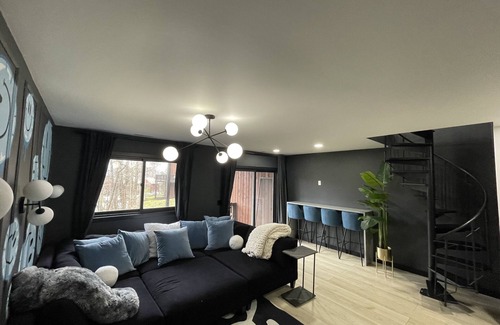 Vernon Chalet De Esquí | Chic Mountain Creek Chalet – 2 BDR in Great Gorge Village, Amenities Galore!