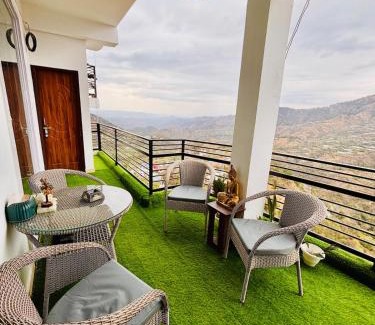Kandaghat Apartamento | Chic Mountain Home - Peaceful Stay with Mountain & Valley View