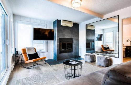 Mont-Tremblant Apartamento | Chic Mt-Tremblant Condo with View on the Lake by Denstays