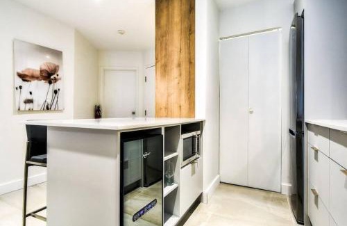 Mont-Tremblant Apartamento | Chic Mt-Tremblant Condo with View on the Lake by Denstays