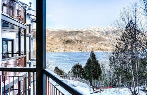 Mont-Tremblant Apartamento | Chic Mt-Tremblant Condo with View on the Lake by Denstays