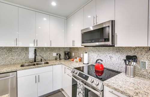 North Miami Casa | Chic North Miami House ~ 7 Mi to Hard Rock Stadium