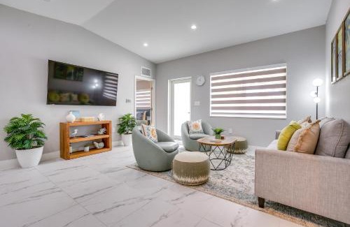 North Miami Casa | Chic North Miami House about 7 Mi to Hard Rock Stadium