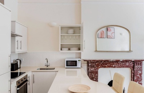 Campden Apartamento | Chic Notting Hill, walk to Market & Kensington Gardens, by Blueground