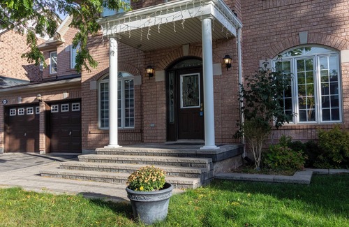 Glen Abbey Casa | Chic Oakville Hideaway: Perfect for Families