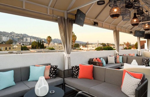 Tri-West Apartamento | Chic Oasis in West Hollywood's Heart! 3 Units w/Balconies! Pool & Tennis Court!