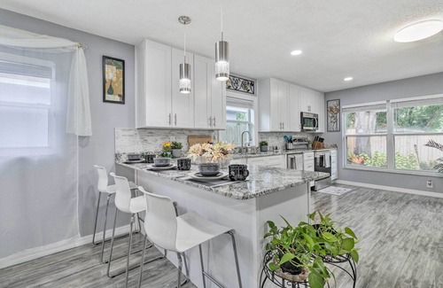 Signal Hill Casa | Chic Orlando Family Getaway w/ Fenced Yard!