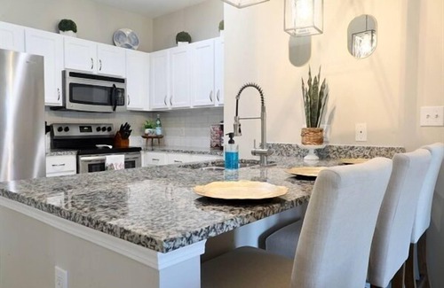 Oxford Condominio | Chic Oxford Condo Getaway with 2 Suites!