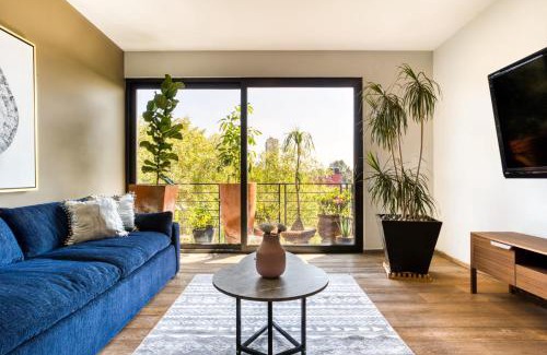 La Condesa Casa | Chic PH Haven with rooftop, Condesa 2BR By Tasman